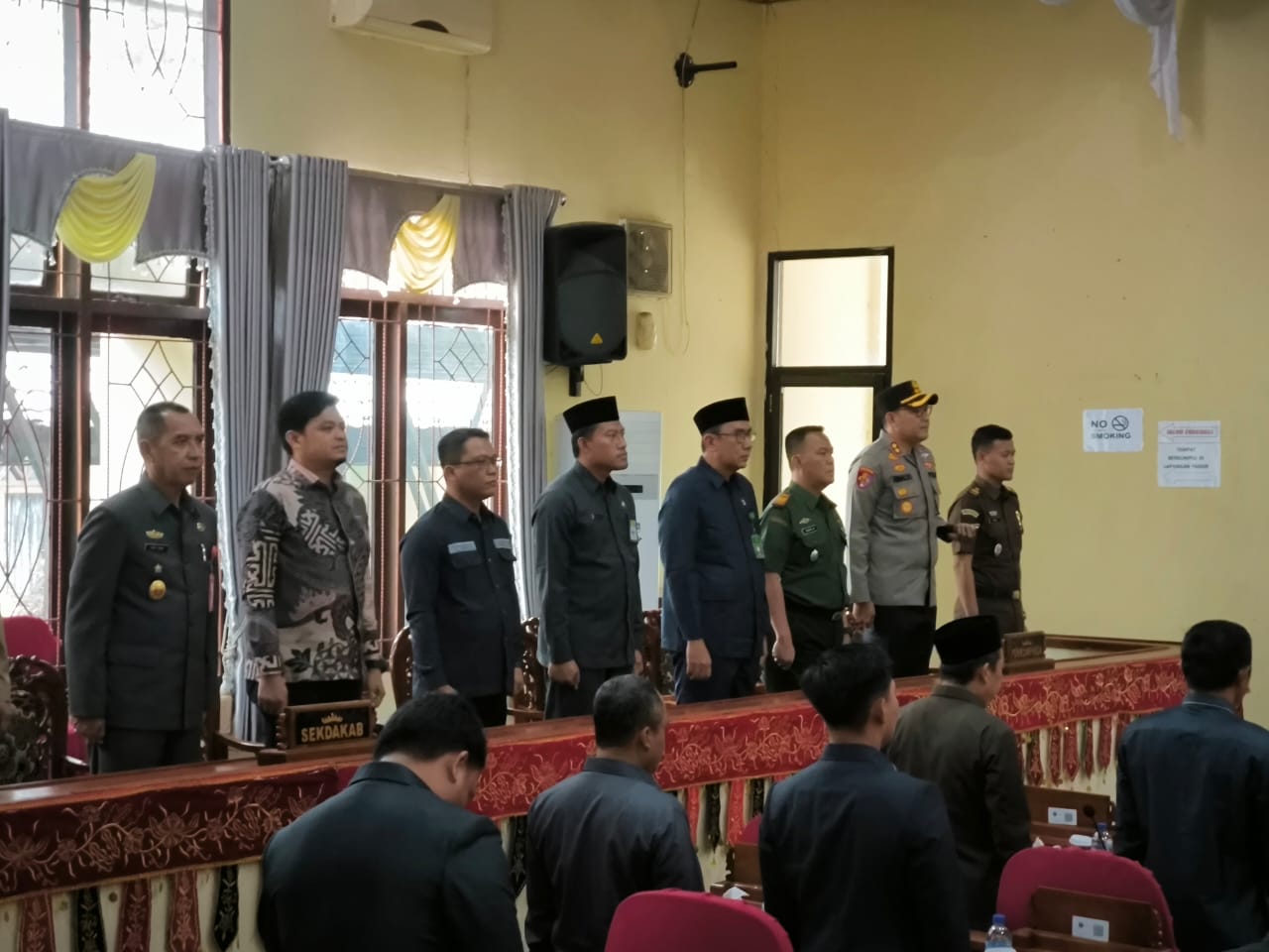 Foto Ketua Bawaslu Lambar Saat Rapat Paripurna
