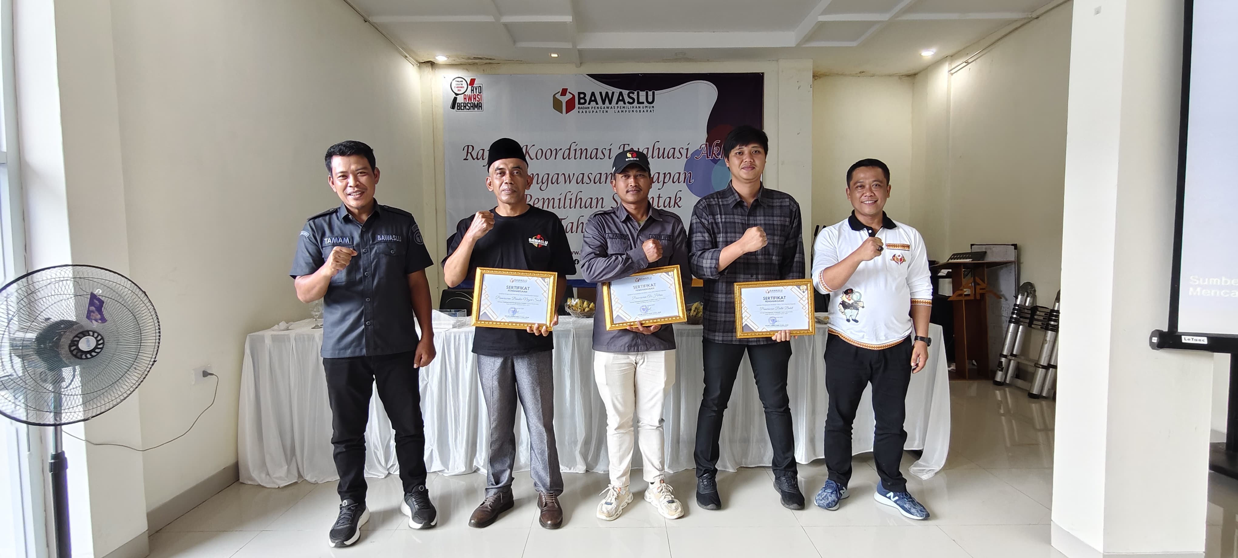 Foto Pimpinan Bawaslu Lambar dengan Panwascam