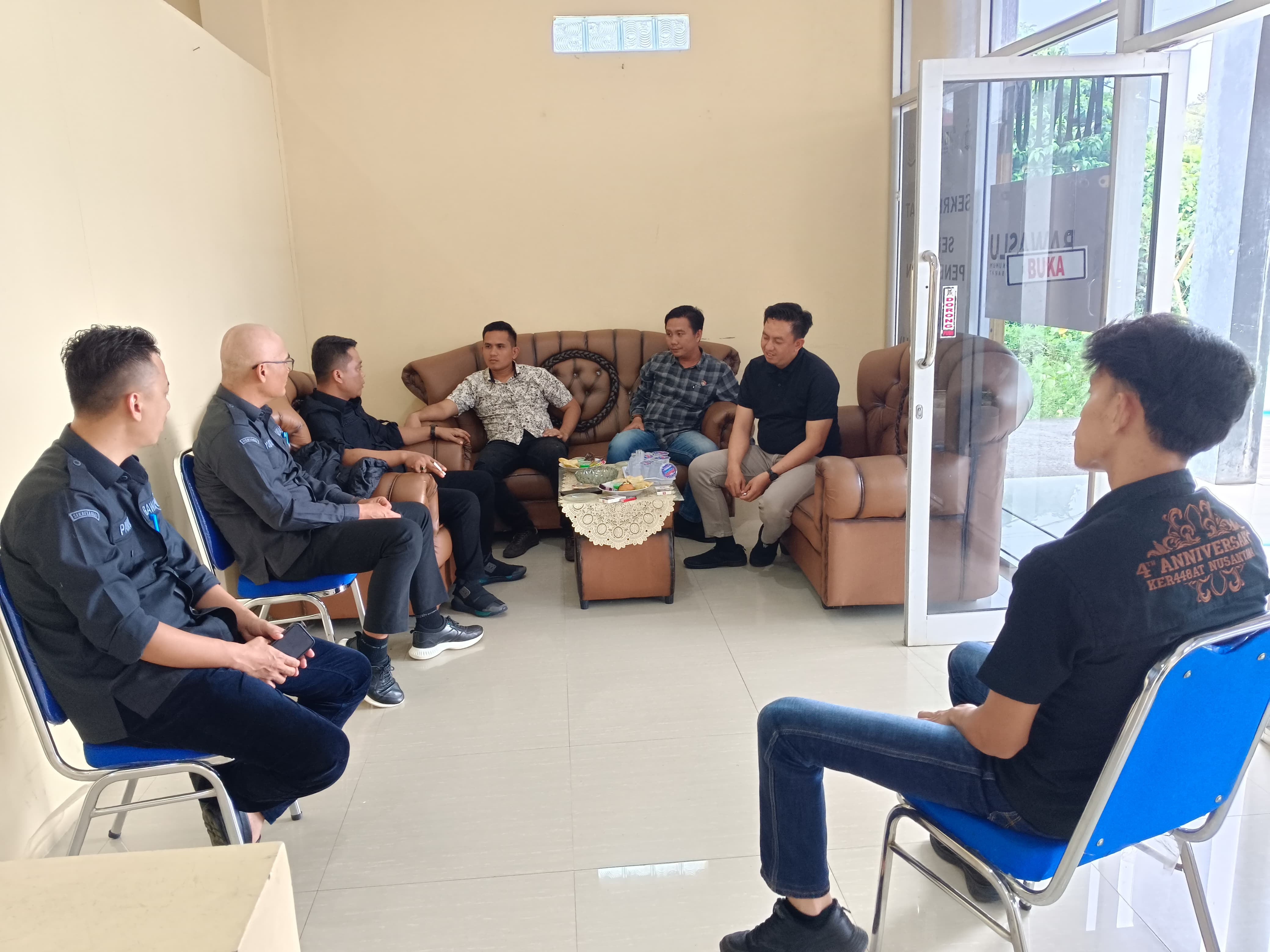 Foto Kunjungan Satreskrim di Bawaslu Lambar