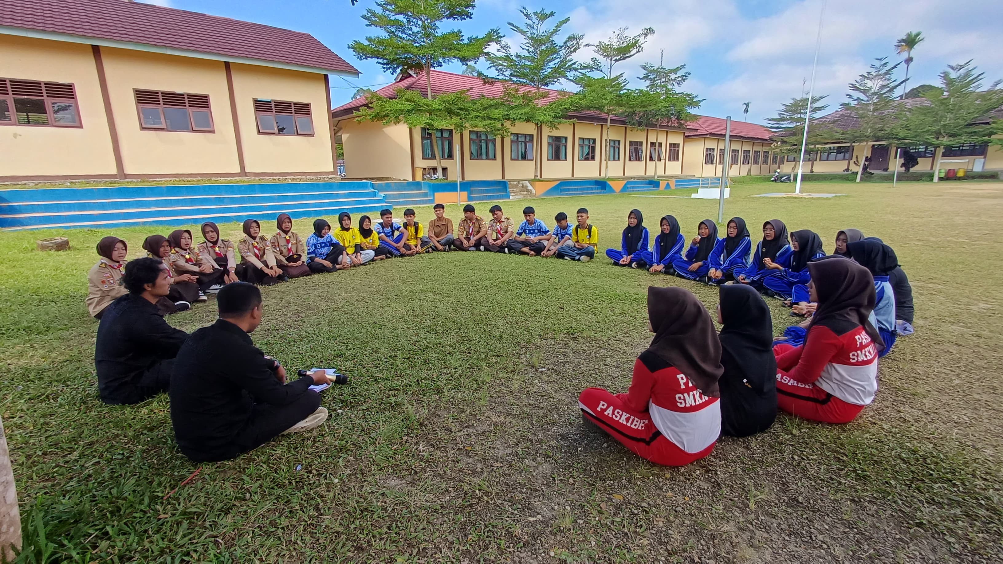 Foto Saat Berdiskusi