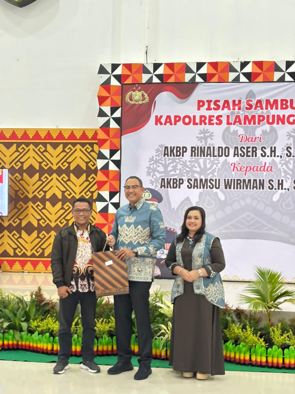 Foto Bersama Ketua Bawaslu dengan Kapolres Lampung Barat