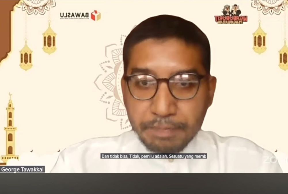 Dosen Universitas Brawijaya George Tawakkal memberikan materi Penguatan SDM  Pengawas Pemilu dalam Ngabuburit Pengawasan yang disiarkan langsung melalui kanal Youtube Bawaslu RI, Jumat (27/2/2026).