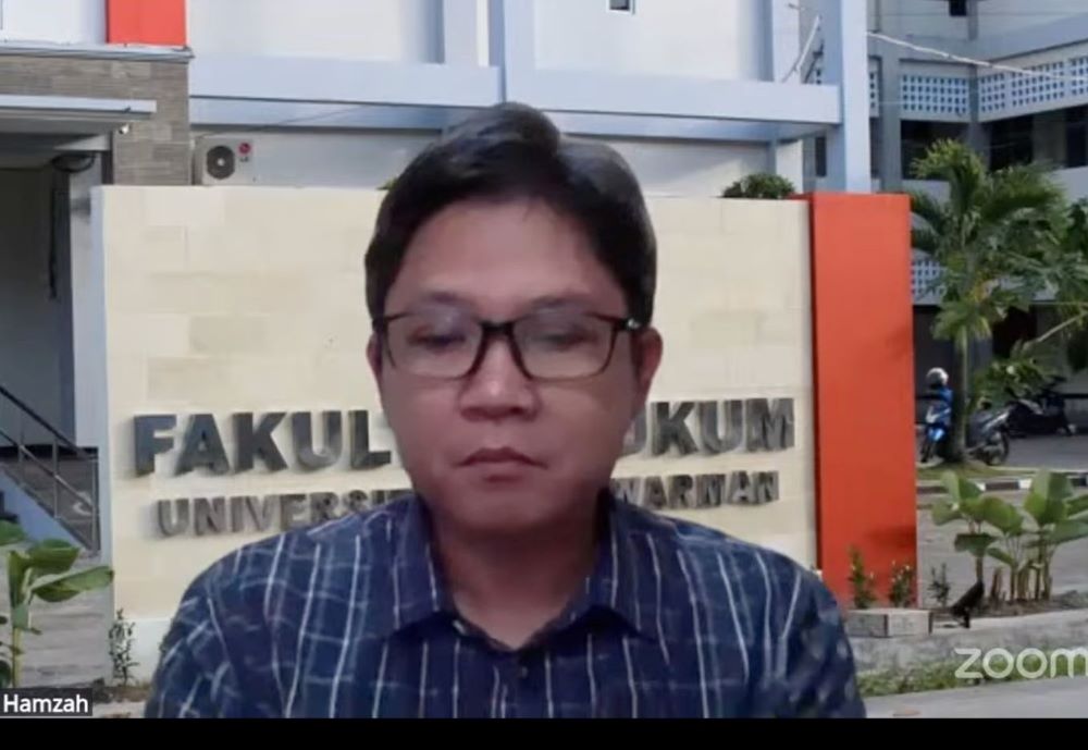 Akademisi Universitas Mulawarman Herdiansyah Hamzah dalam Ngabuburit Pengawasan bertajuk “Penguatan Penegakan Hukum Pemilu” yang diselenggarakan secara daring dan ditayangkan secara langsung melalui kanal YouTube Bawaslu, Kamis (5/3/2025).