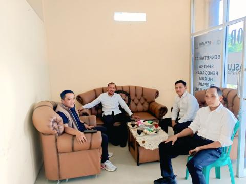 Foto Bersama Pimpinan Bawaslu dengan Kasat Intelkam Lampung Barat
