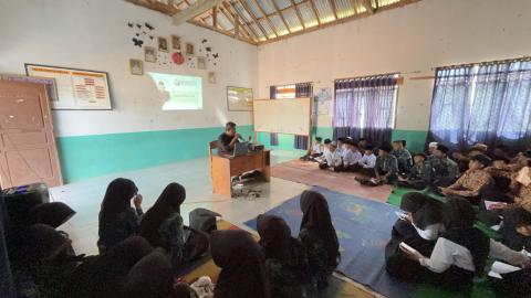 bawaslu goes to school