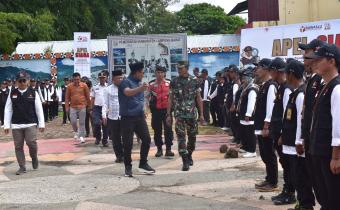 Pemeriksaan Peserta Apel Oleh Pimpinan Bawaslu dan Stakeholder