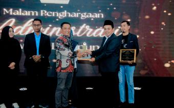 Penyerahan Penghargaan Dari Bawaslu Lampung
