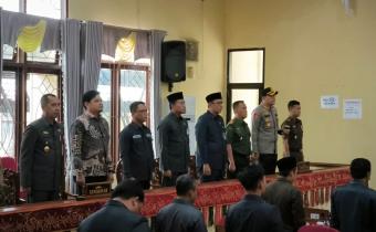 Foto Ketua Bawaslu Lambar Saat Rapat Paripurna