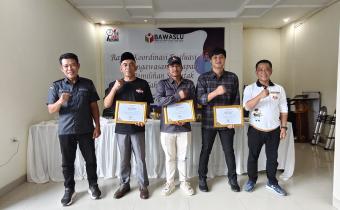 Foto Pimpinan Bawaslu Lambar dengan Panwascam