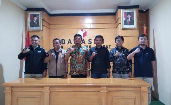 Foto Bersama Pimpinan Bawaslu dan KPU