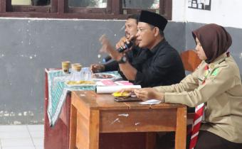 amam Mulhadi saat menyampaikan materi