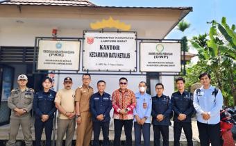 Foto bersama Bawaslu, KPU, Pemerintah tingkat Kecamatan Lampung Barat