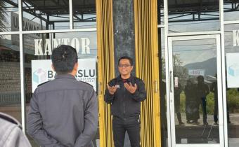 Foto Ketua Bawaslu Lampung Barat Saat Apel