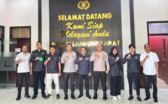 Foto bersama pimpinan bawaslu dan kapolres beserta jajarannya