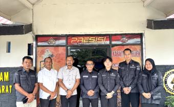Foto bersama pimpinan bawaslu dengan kasat polres lampung barat