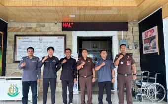 Foto bersama setelah audiensi